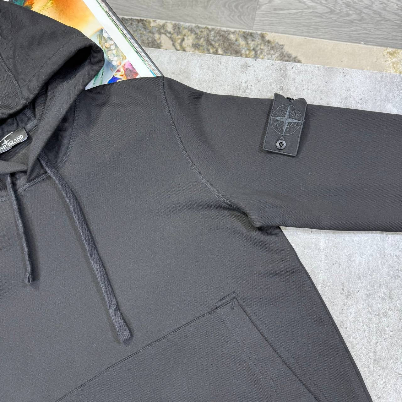 STONI HOODI (ghost badge)