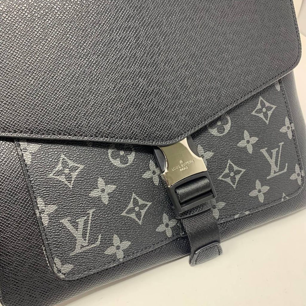 LV MAN BAG