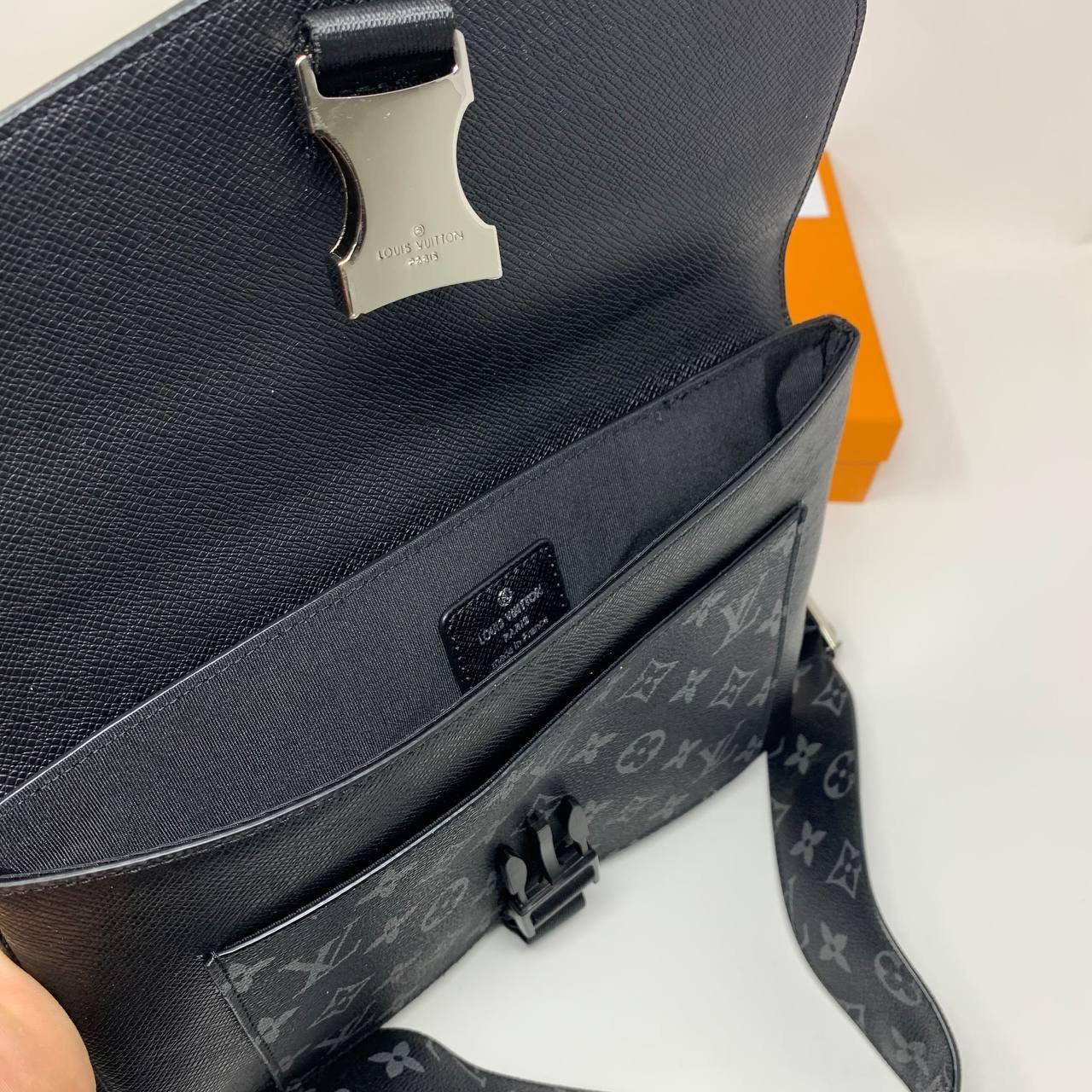 LV MAN BAG