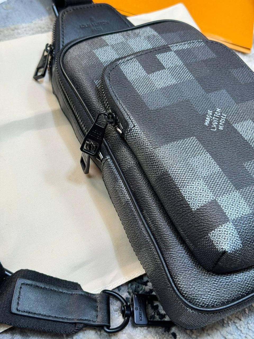 LOUI SLINGBAG/MAN BAG