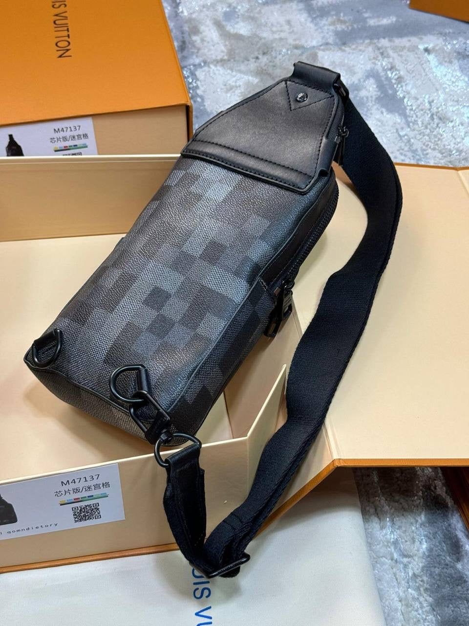 LOUI SLINGBAG/MAN BAG