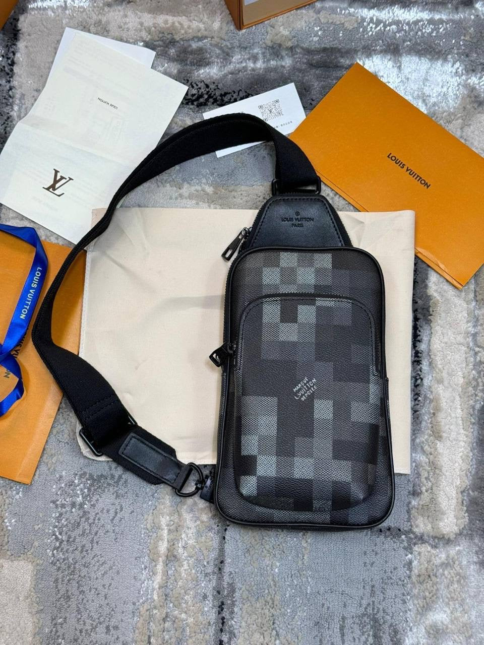 LOUI SLINGBAG/MAN BAG