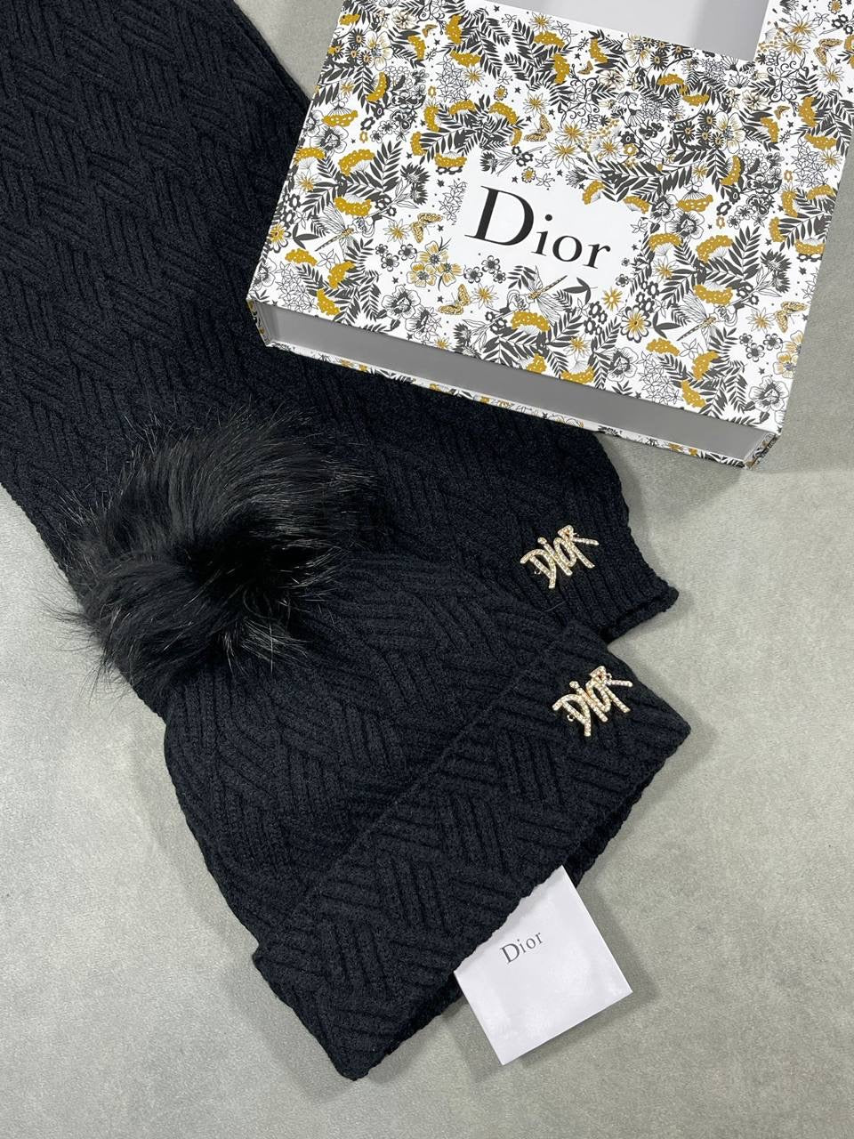 CD HAT & SCARF