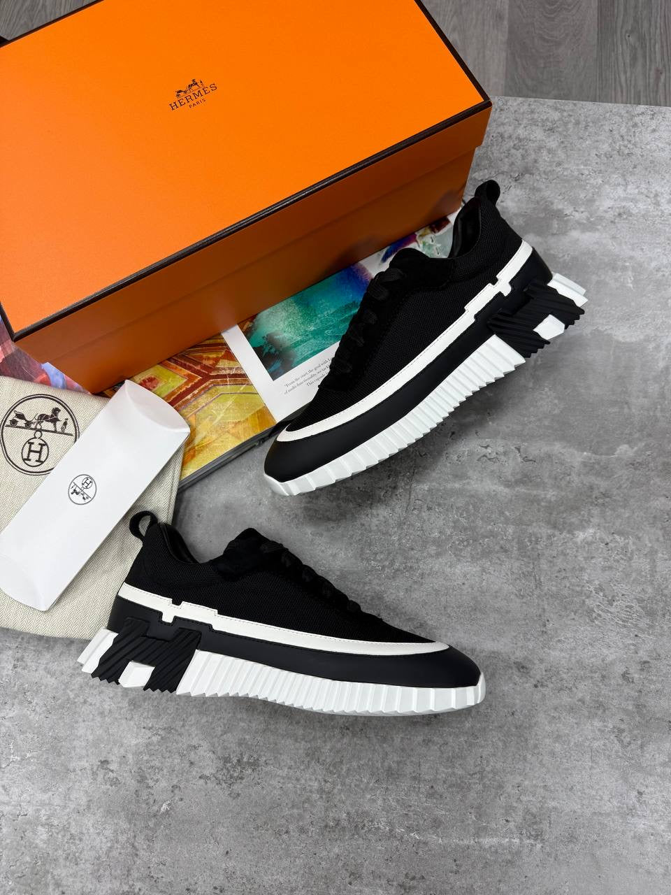 HRMS SNEAKERS